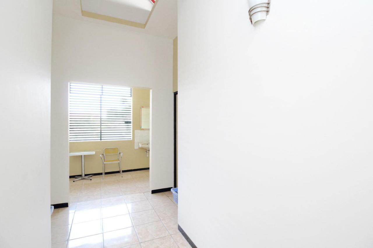 Hotel Reddoorz Syariah Near Prpp Semarang Exterior foto